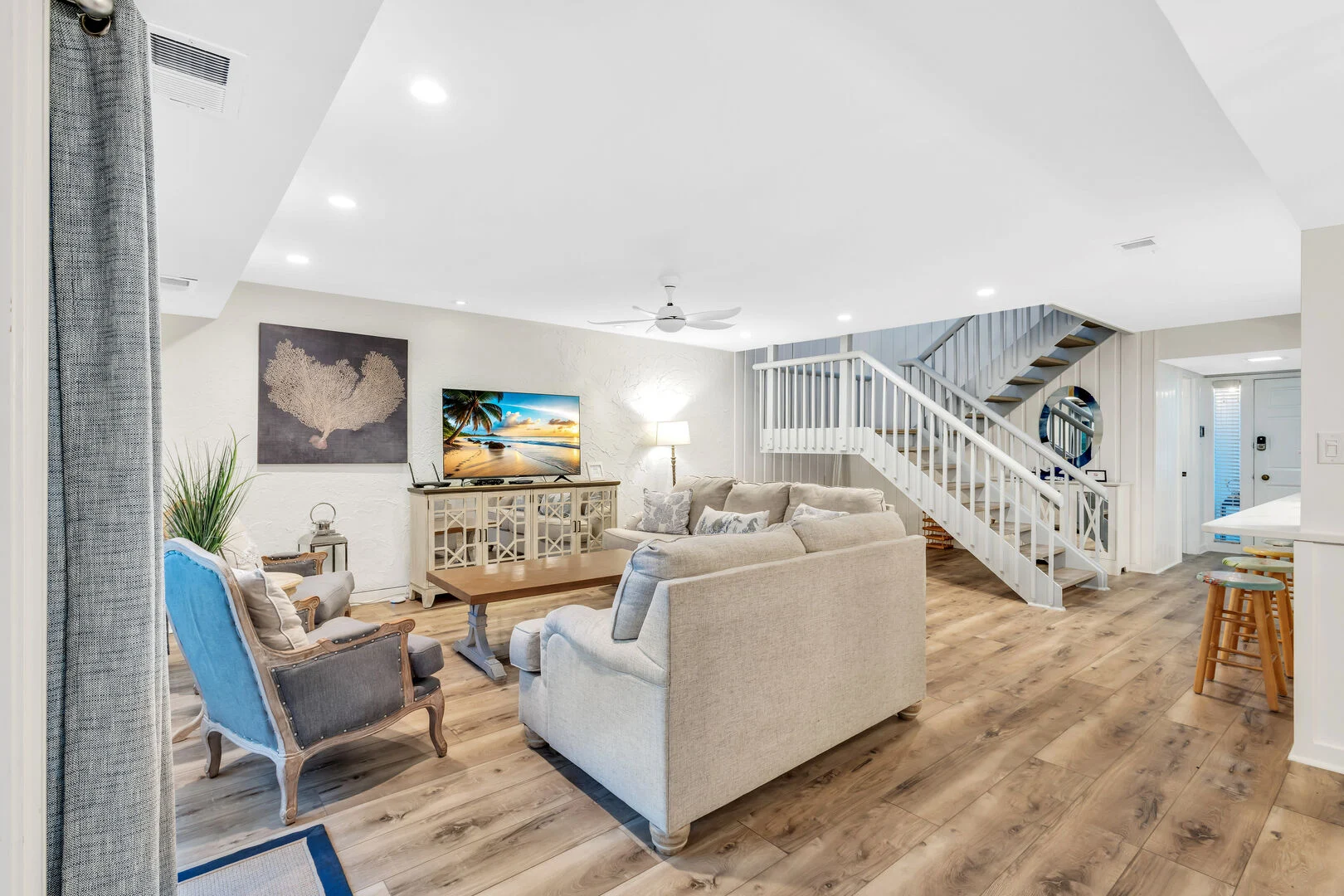 Living room view of 1424 South Beach Villas rental